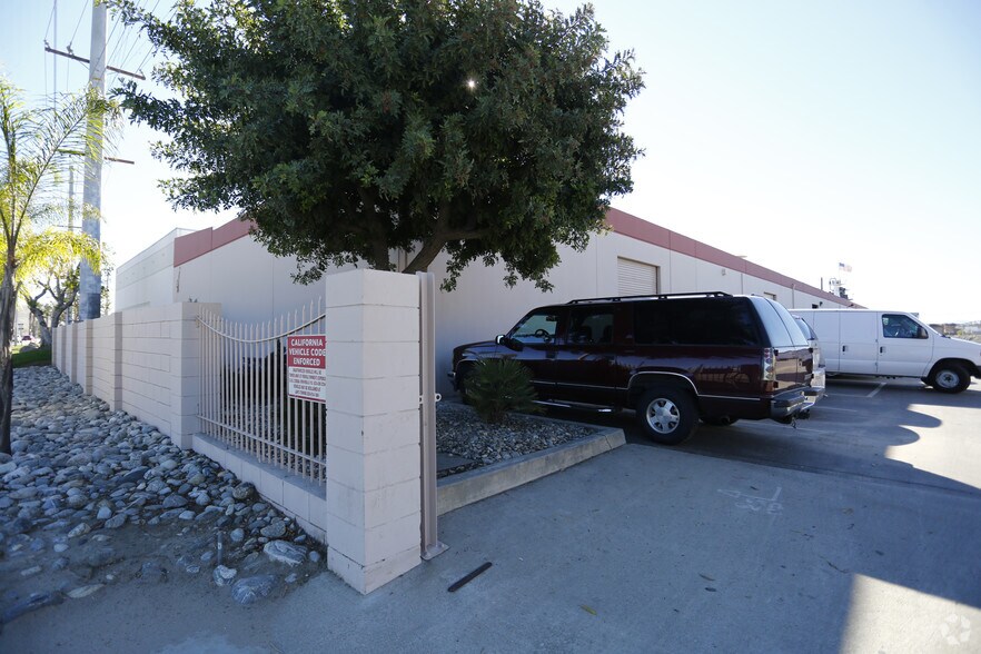1412-1422 Arrow Hwy, Irwindale, CA à louer - Photo de l’immeuble – Image 3 sur 7
