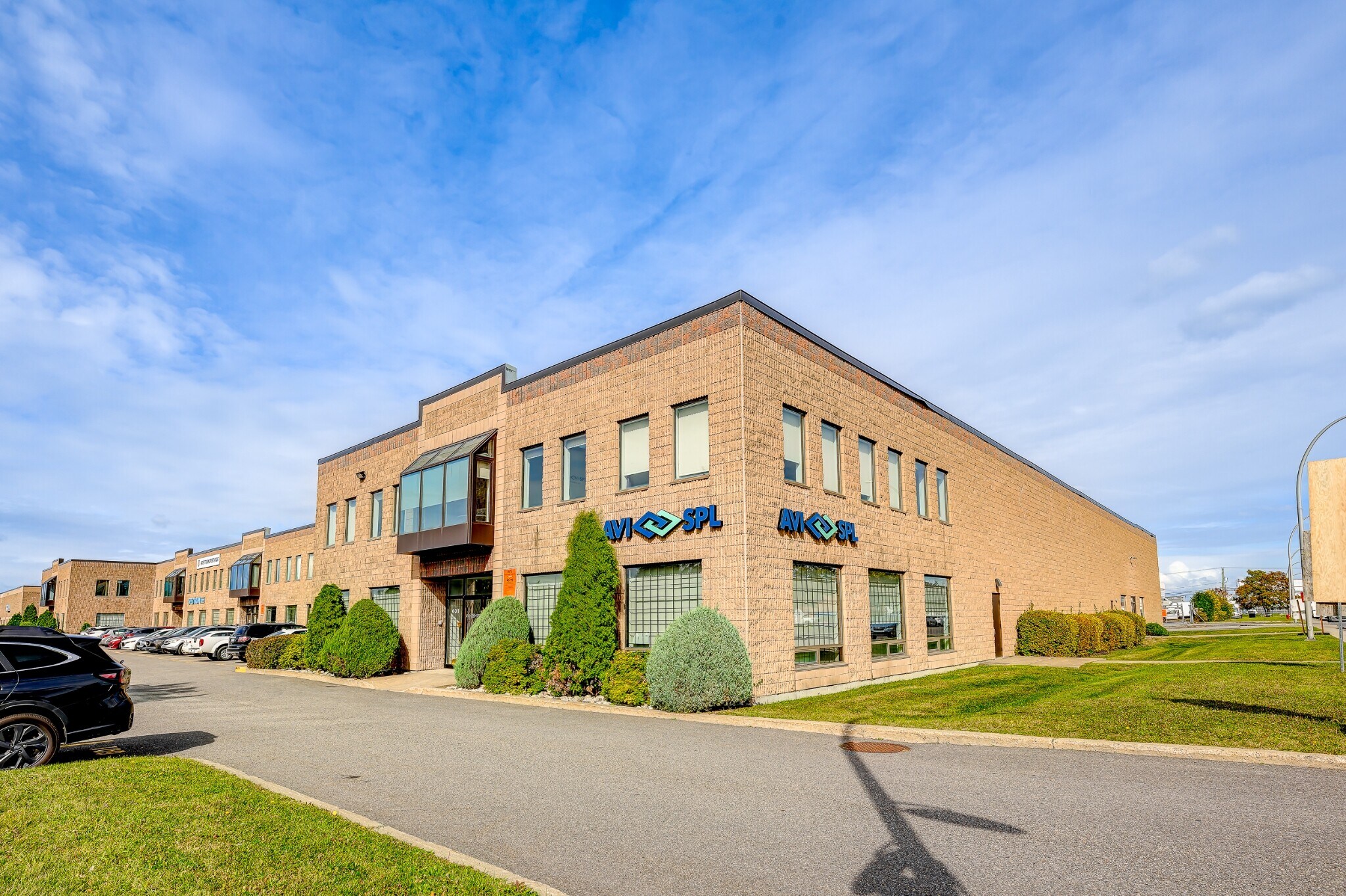 601-623 Rue McCaffrey, Montréal, QC à louer Photo principale– Image 1 sur 10
