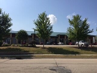 2128 Midlands Ct, Sycamore, IL à louer - Photo de l’immeuble – Image 1 sur 7
