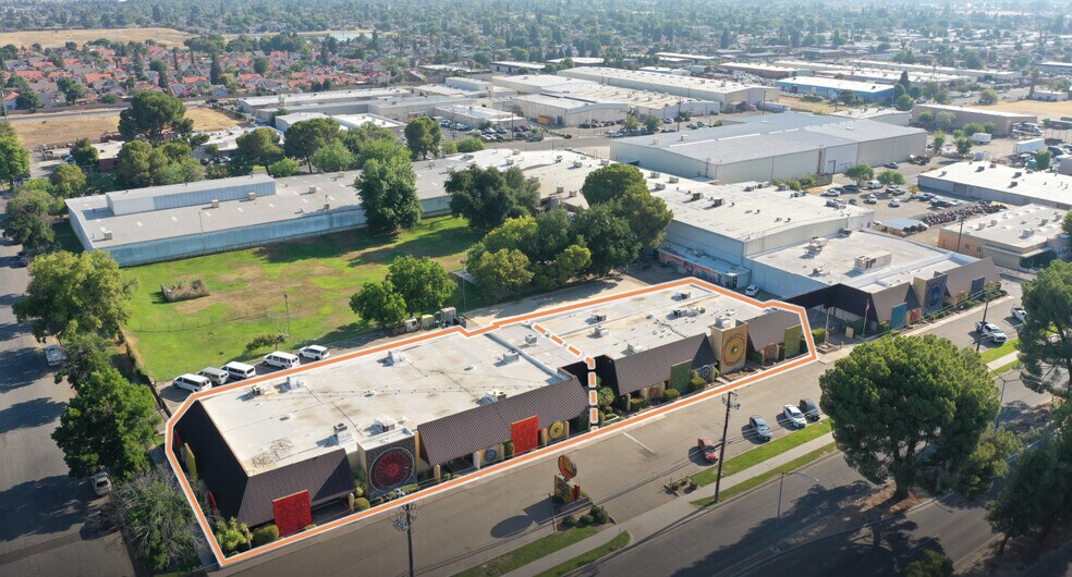 5673 E Shields Ave, Fresno, CA à vendre - Photo de l’immeuble – Image 2 sur 5