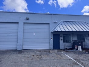 2696 NW 31st Ave, Lauderdale Lakes, FL à louer Photo de l’immeuble– Image 1 sur 6