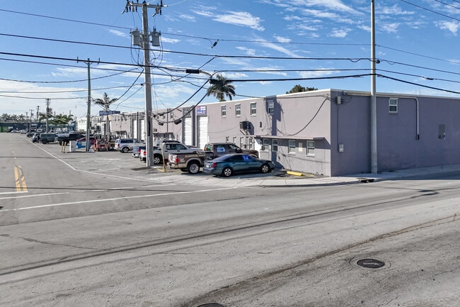Plus de détails pour 1612-1646 W 31st Pl, Hialeah, FL - Bureau, Industriel/Logistique à louer