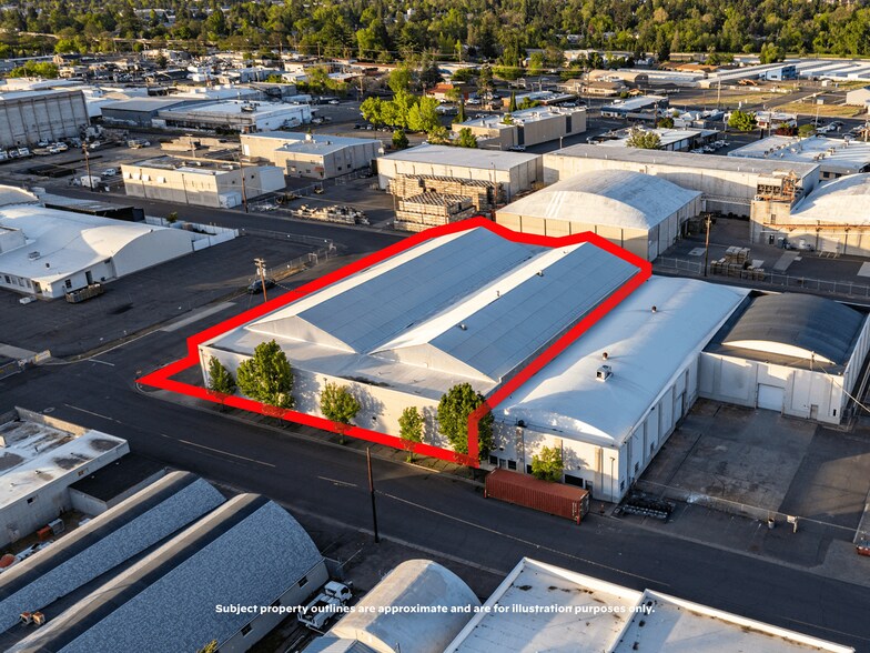 715 S Grape St, Medford, OR à vendre - Photo de l’immeuble – Image 3 sur 40