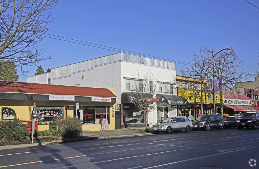 3171-3175 Broadway W, Vancouver, BC à vendre - Photo de l’immeuble – Image 1 sur 6
