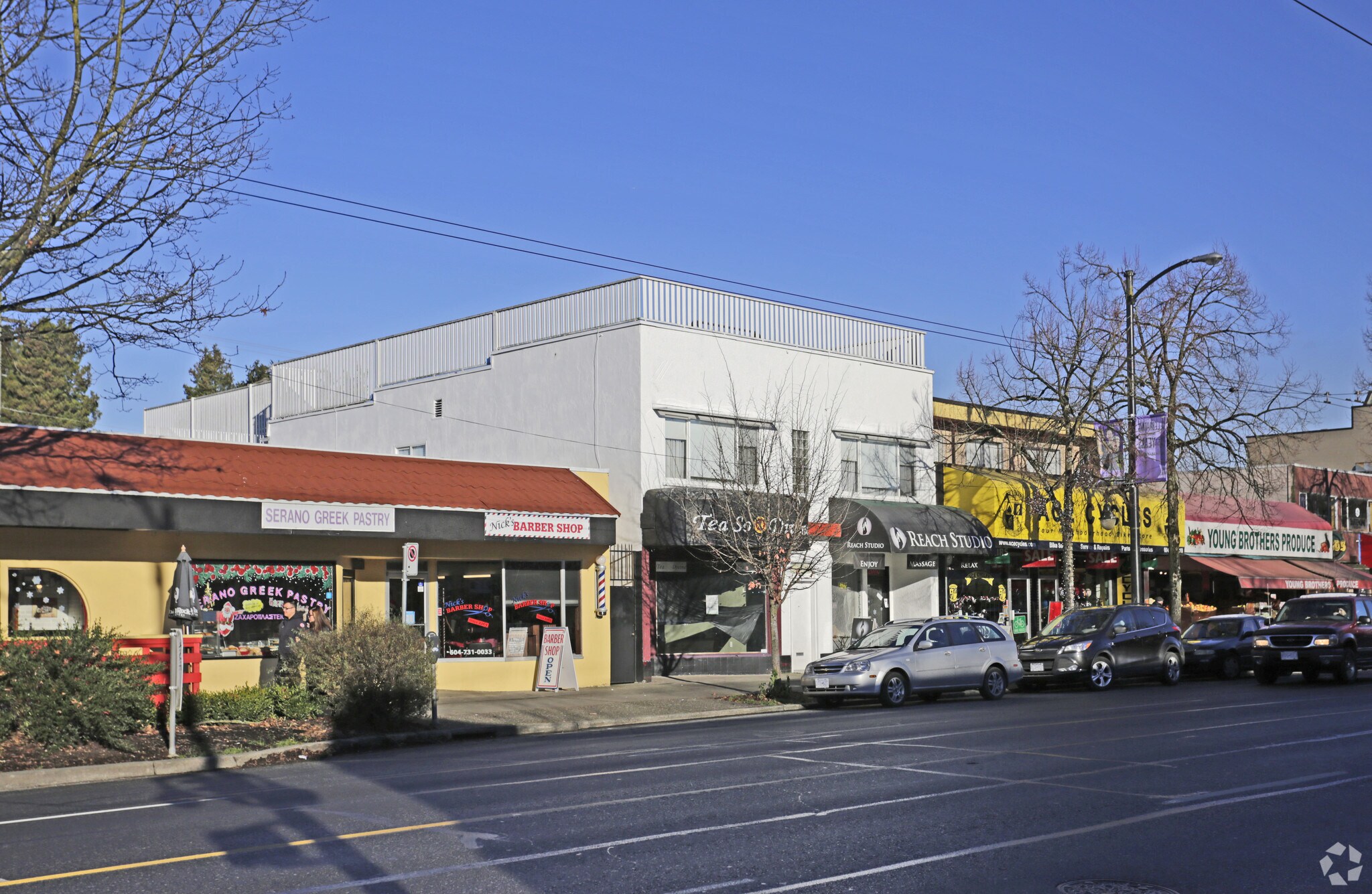 3171-3175 Broadway W, Vancouver, BC à vendre Photo de l’immeuble– Image 1 sur 7