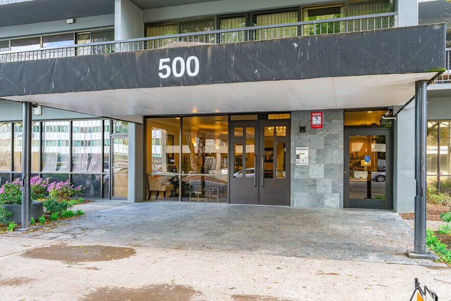 500 N St, Sacramento, CA à vendre - Photo de l’immeuble – Image 1 sur 36