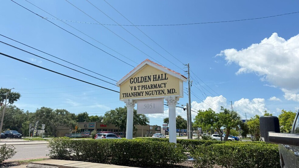 5051 66th St N, Saint Petersburg, FL à vendre - Photo de l’immeuble – Image 2 sur 25