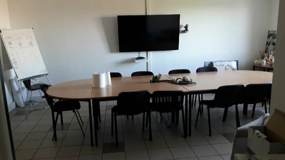 Bureau dans Châteaurenard à louer - Photo de l’immeuble – Image 2 sur 9