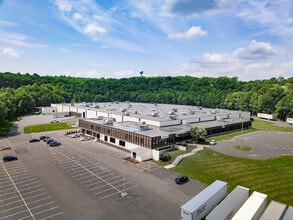 400 Captain Neville Dr, Waterbury, CT à louer Photo de l’immeuble– Image 1 sur 5