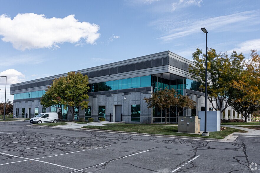 4897 W Lake Park Blvd, Salt Lake City, UT à vendre - Photo de l’immeuble – Image 3 sur 8
