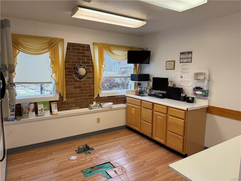 140 Eastern Blvd, Watertown, NY à vendre - Photo de l’immeuble – Image 2 sur 14
