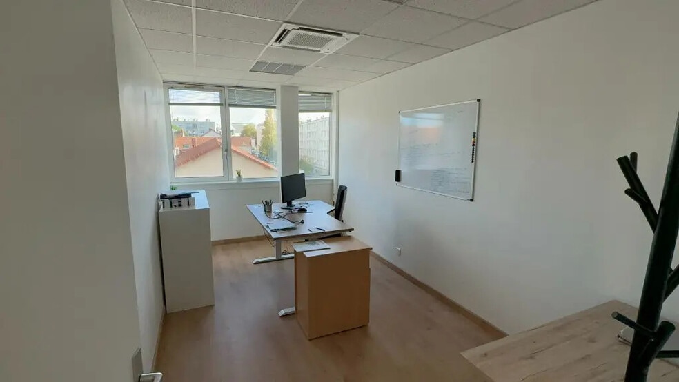 Bureau dans Chalon-sur-Saône à louer - Photo de l’immeuble – Image 3 sur 5