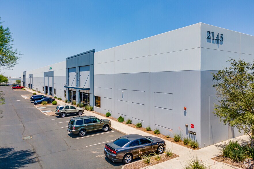 2115 S 11th Ave, Phoenix, AZ à louer - Photo de l’immeuble – Image 1 sur 14