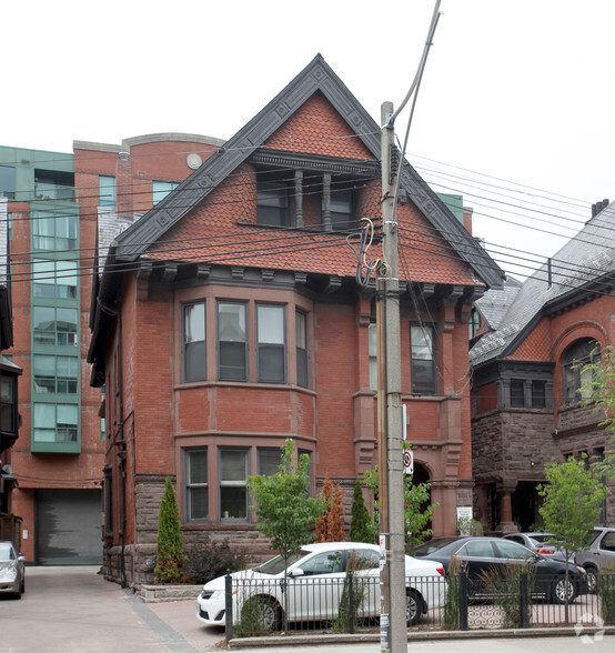176 St George St, Toronto, ON à louer - Photo de l’immeuble – Image 2 sur 2