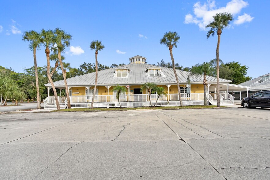 1342 Colonial Blvd, Fort Myers, FL à vendre - Photo de l’immeuble – Image 1 sur 1