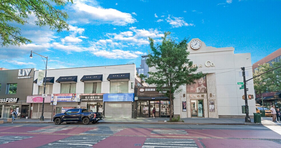 3653-3663 Main Street, Flushing, NY à vendre - Photo de l’immeuble – Image 2 sur 6