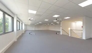 Local d’activités dans Le Blanc-Mesnil à louer - Photo de l’immeuble – Image 3 sur 3