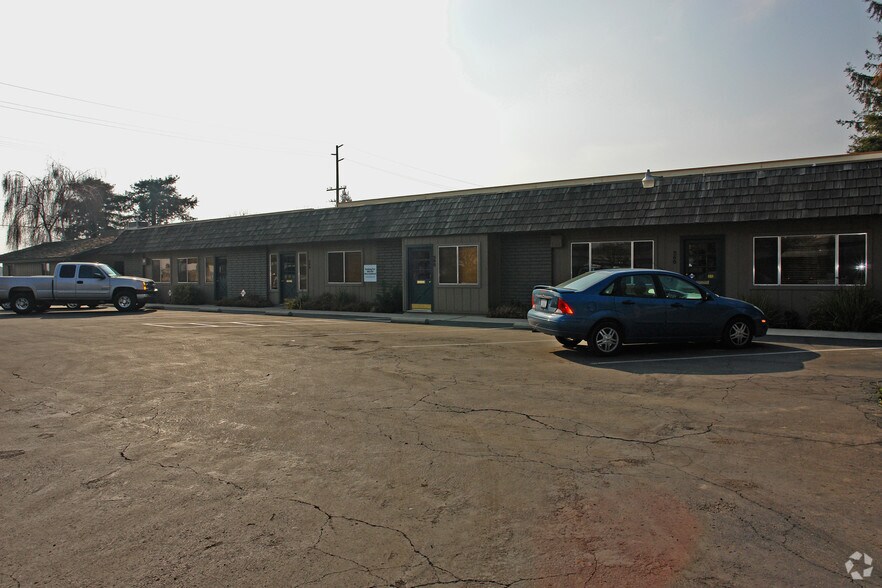 340-350 W Caldwell Ave, Visalia, CA à louer - Photo de l’immeuble – Image 3 sur 3