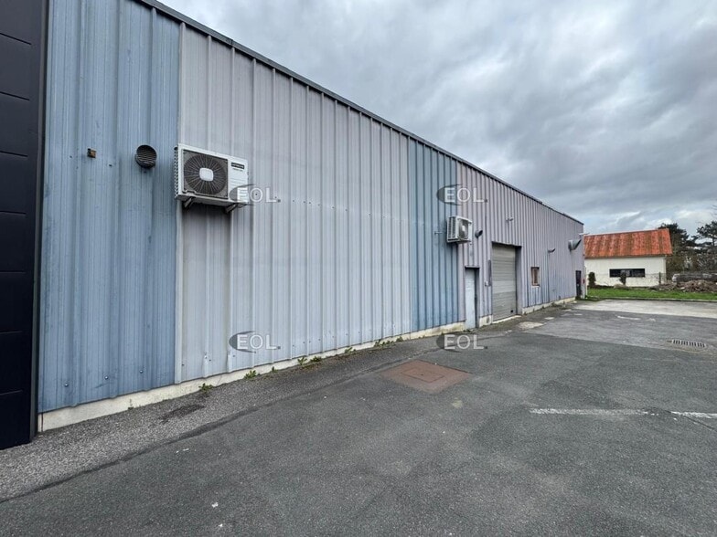 Local d'activités dans Pontault-Combault à vendre - Photo de l’immeuble – Image 2 sur 5