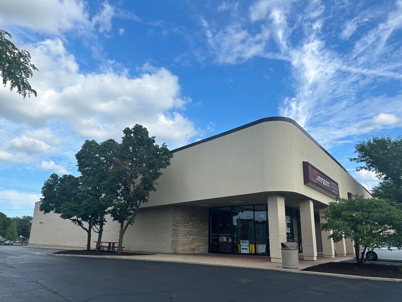 100-118 N Milwaukee Ave, Libertyville, IL à louer - Photo de l’immeuble – Image 2 sur 8