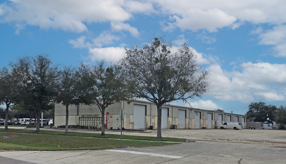 2800-2848 S Mellonville Ave, Sanford, FL à louer - Photo de l’immeuble – Image 1 sur 2