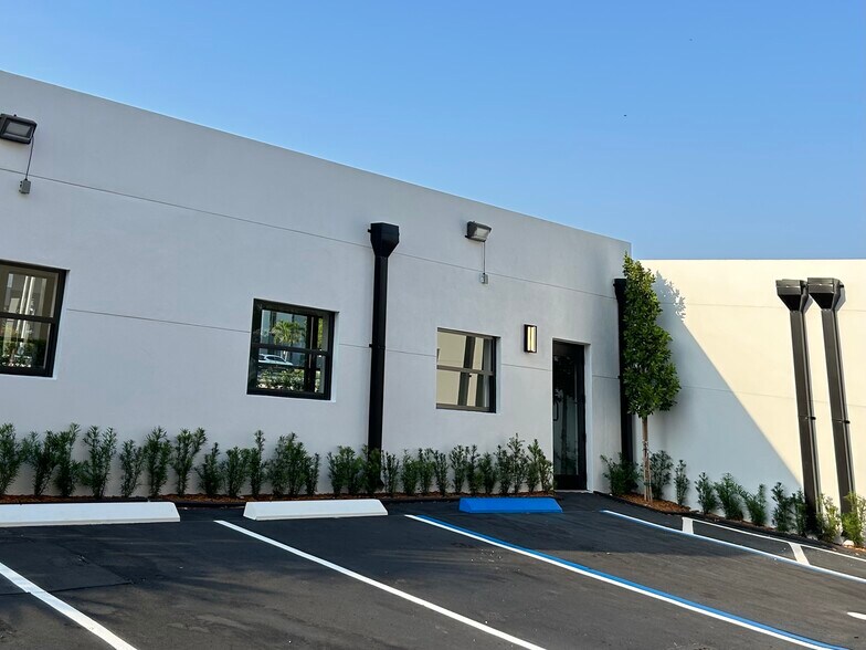 2100 E Commercial Blvd, Fort Lauderdale, FL à louer - Photo de l’immeuble – Image 3 sur 22
