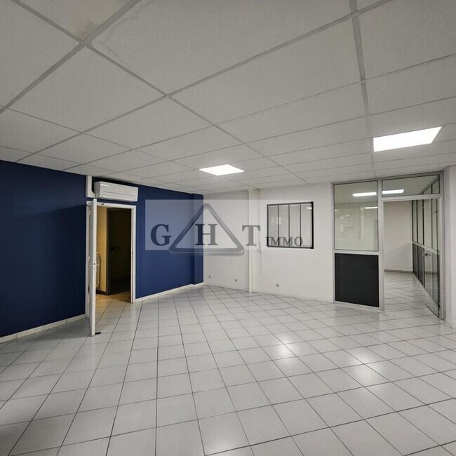 Plus de détails pour Local commercial à vendre