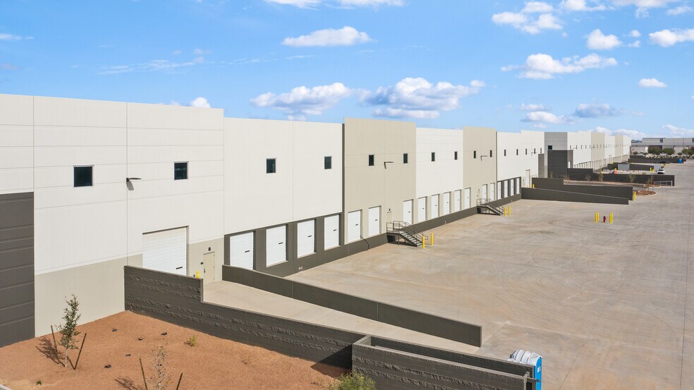 855 N 107th Ave, Avondale, AZ à louer - Photo de l’immeuble – Image 2 sur 4