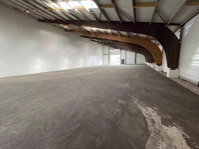 Plus de détails pour Local d'activités à louer