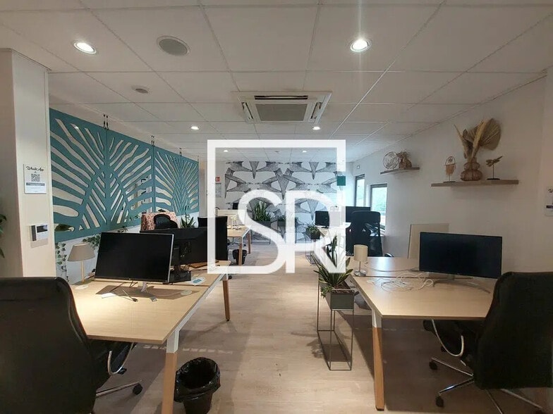 Bureau dans Clermont-Ferrand à louer - Photo de l’immeuble – Image 3 sur 12