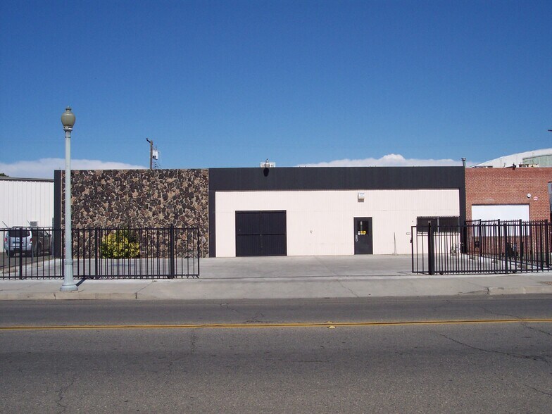 1927 S Van Ness Ave, Fresno, CA à louer - Photo de l’immeuble – Image 2 sur 7
