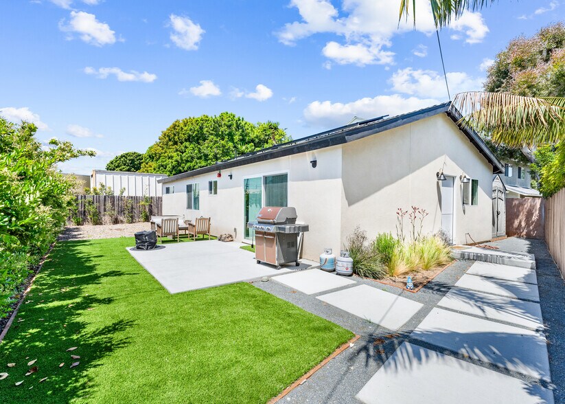 326 Hamilton St, Costa Mesa, CA à vendre - Photo de l’immeuble – Image 3 sur 8