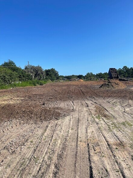 205 Bomber Rd, Winter Haven, FL à louer - Photo de l’immeuble – Image 2 sur 28