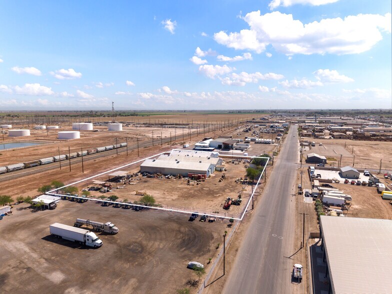 220 E Commercial Ave, El Centro, CA à vendre - Photo de l’immeuble – Image 2 sur 16