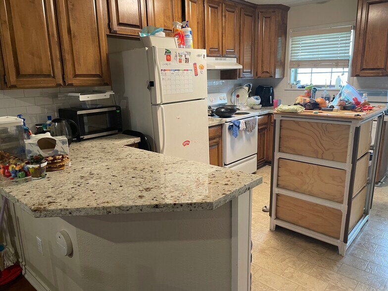 902 Azalea Ct, College Station, TX à vendre - Photo de l’immeuble – Image 3 sur 9