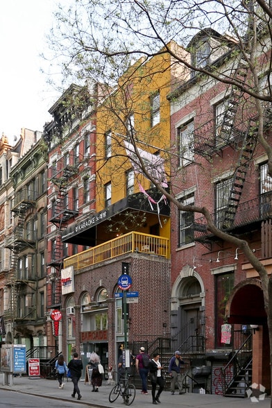 6 Saint Marks Pl, New York, NY à louer - Photo de l’immeuble – Image 3 sur 38