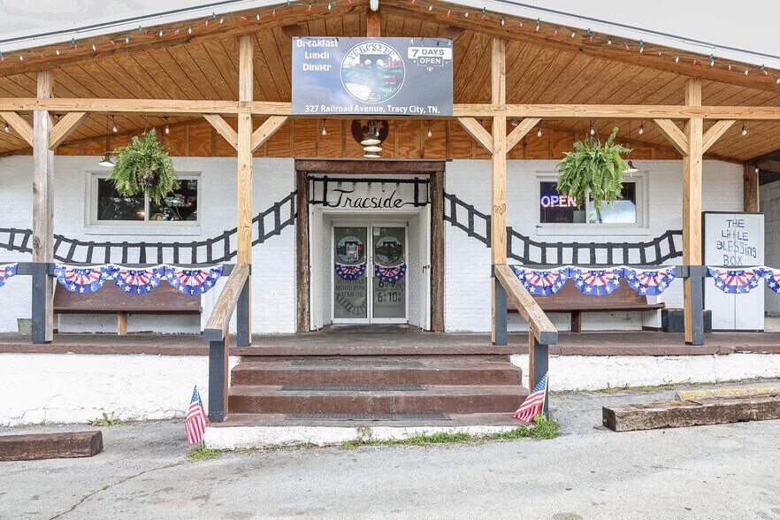 327 Railroad Ave, Tracy City, TN à vendre - Photo principale – Image 1 sur 20