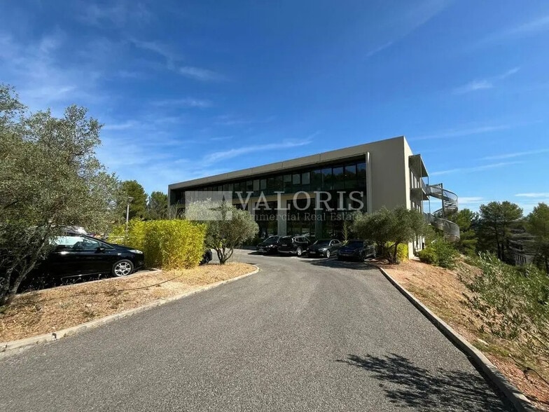 595 Rue Pierre Berthier, Aix-en-Provence à louer - Photo de l’immeuble – Image 3 sur 9
