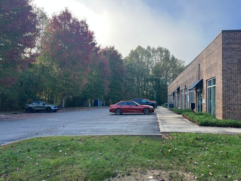 188 Medical Park Dr, Brevard, NC à louer - Photo de l’immeuble – Image 2 sur 4