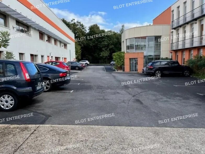 Bureau dans Melesse à vendre - Photo de l’immeuble – Image 3 sur 13