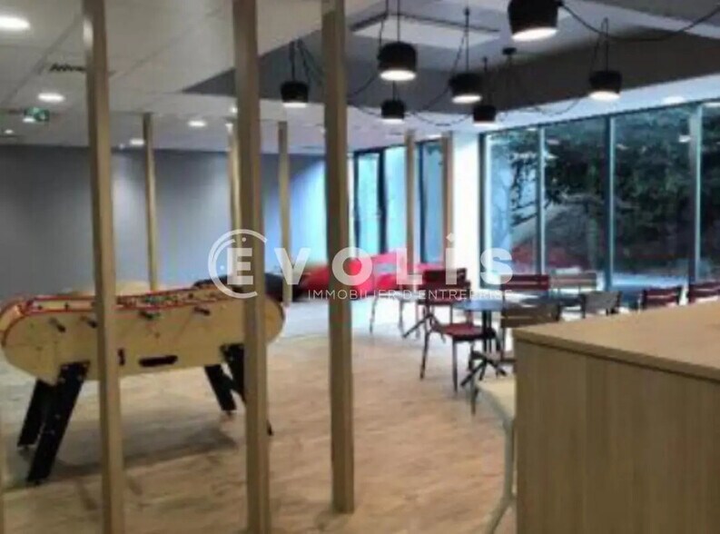 Bureau dans Ivry-sur-Seine à louer - Photo de l’immeuble – Image 3 sur 5