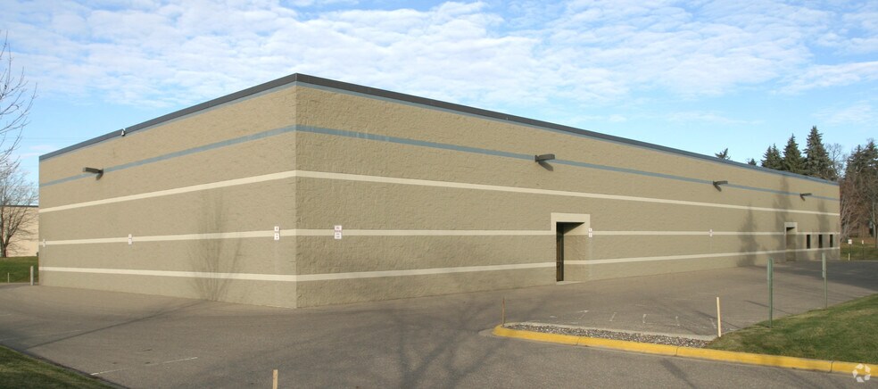 925 N Boone Ave, Golden Valley, MN à louer - Photo de l’immeuble – Image 2 sur 5