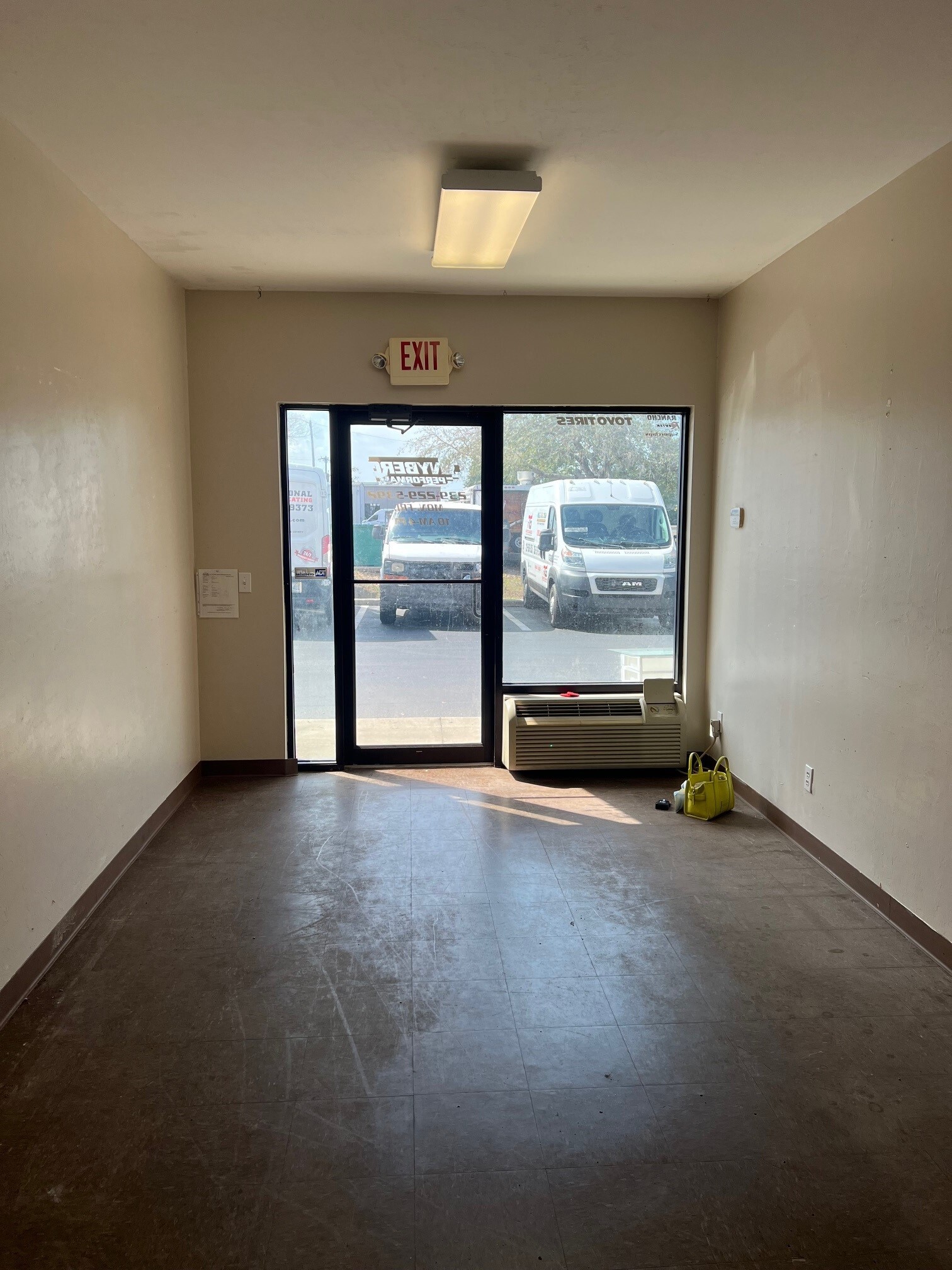 932 NE 24th Ln, Cape Coral, FL à louer Photo intérieure– Image 1 sur 5