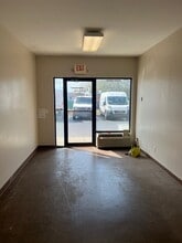 932 NE 24th Ln, Cape Coral, FL à louer Photo intérieure– Image 1 sur 5