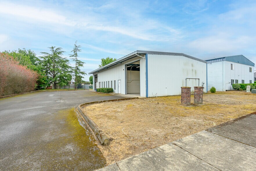 2710 E Hancock St, Newberg, OR à louer - Photo de l’immeuble – Image 3 sur 14