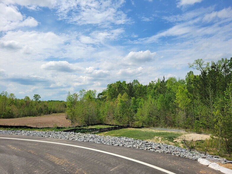 Carolina Cord Parkway, Siler City, NC à vendre - Photo de l’immeuble – Image 2 sur 19