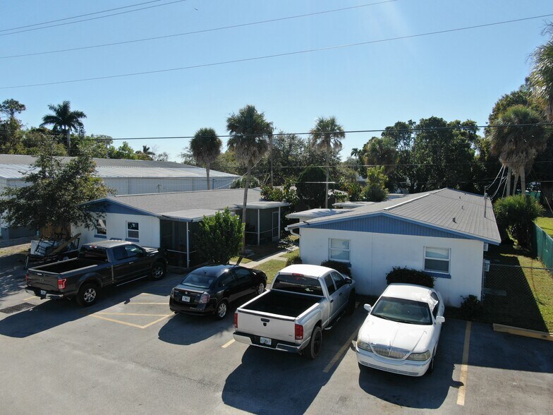 40 Willis Rd, North Fort Myers, FL à vendre - Photo de l’immeuble – Image 3 sur 7