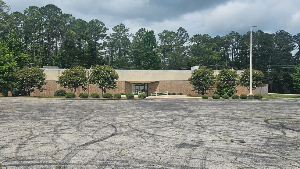 180 Town Center Dr, Anniston, AL à vendre - Photo principale – Image 1 sur 4
