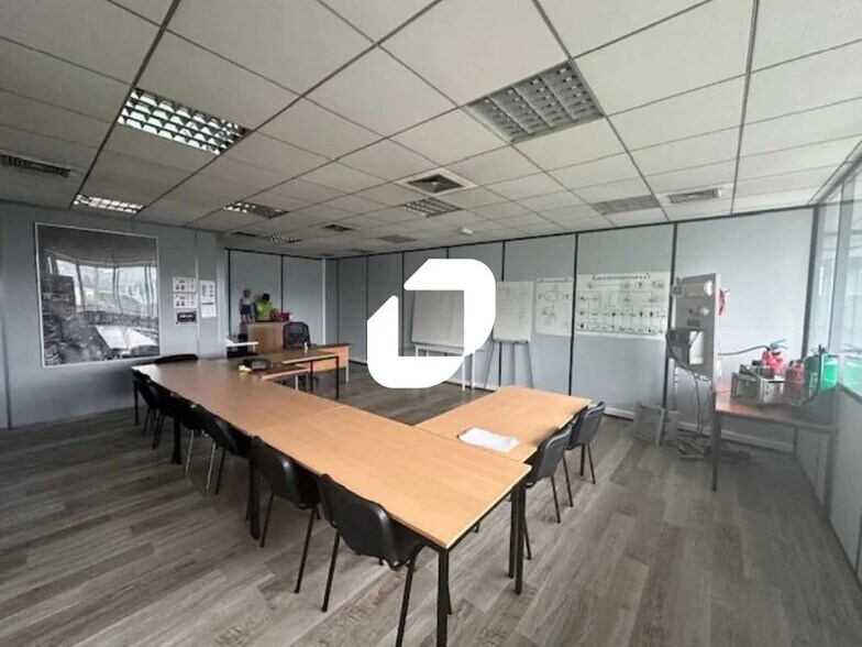Bureau dans Roissy-en-France à louer - Photo de l’immeuble – Image 1 sur 19