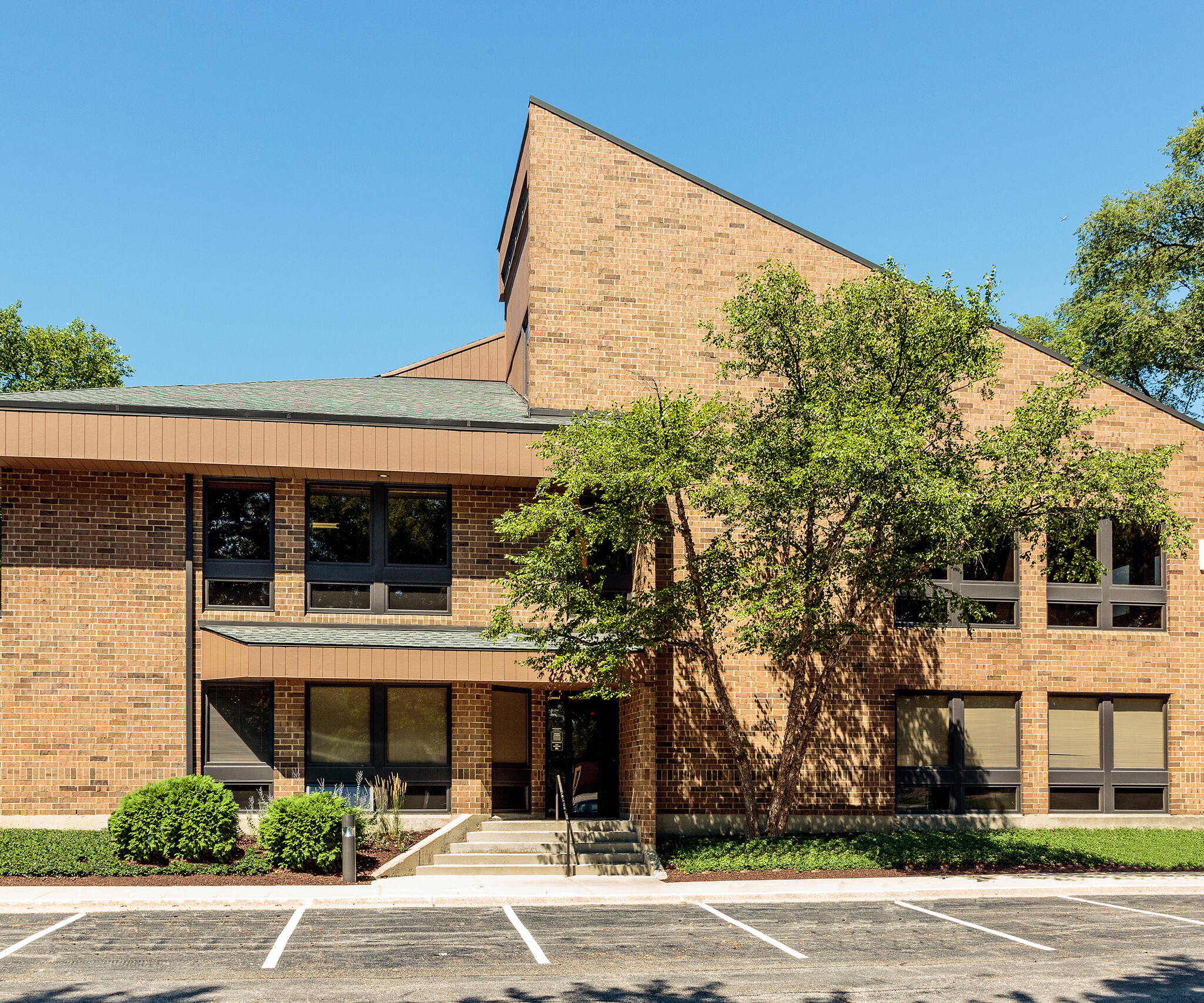 2100 Manchester Rd, Wheaton, IL à louer Photo de l’immeuble– Image 1 sur 7